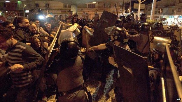 Metro train operators clash with riot police in front of the Ana Rosa metro station on 9 June, 2014