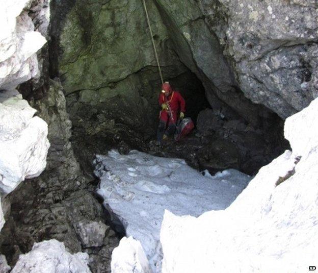 Rescuer enters cave near Berchtesgaden