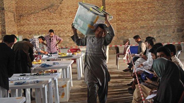 Voters in Herat told the BBC they would vote again despite the widespread invalidation of ballots in the first round