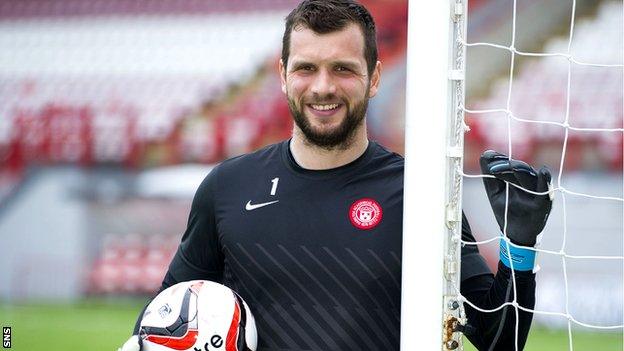 Kevin Cuthbert has signed for Raith Rovers