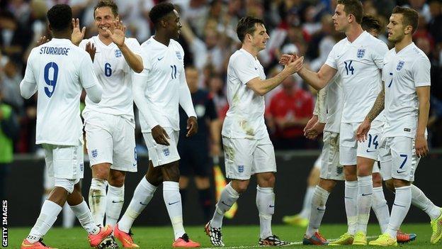 The England team celebrate.