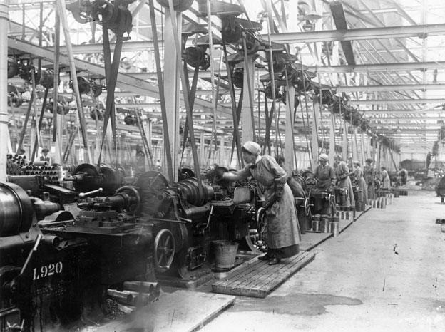 A munitions factory in 1914