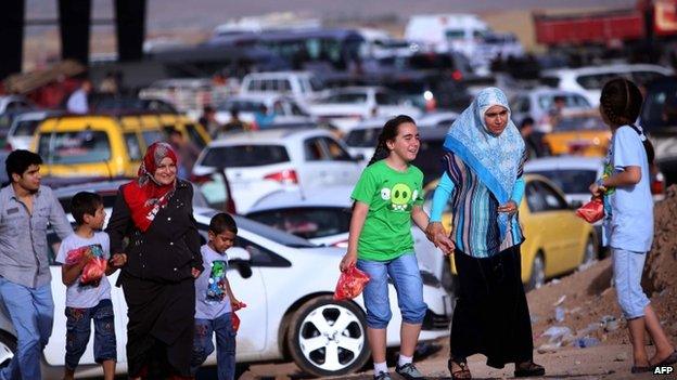 Mosul residents arrives at Kurdistan checkpoint. 11 June 2014