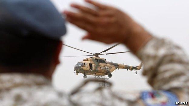 An Iraqi solider salutes a helicopter during a ceremony marking the 83rd anniversary of the founding of the Iraqi Air Force (22 April 2014)