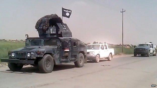 Still allegedly showing an Iraqi army vehicle with a Jihadist flag in Mosul (12 June 2014)