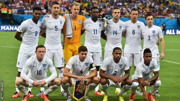 England team pose for a team photo prior to kicking off against Italy