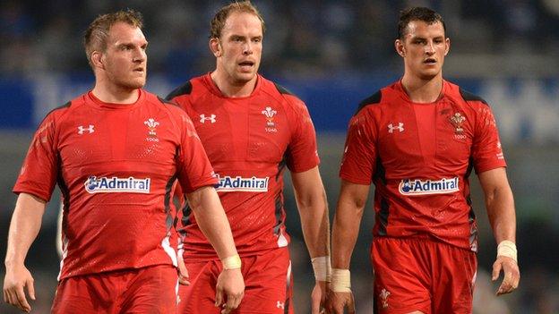 Alun Wyn Jones (centre) with Gethin Jenkins and Aaron Shingler
