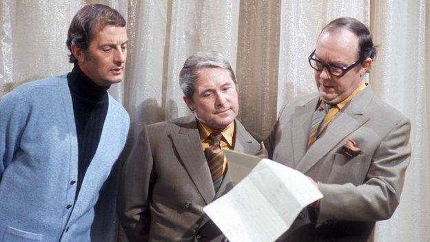 Captain Scarlet voice actor Francis Matthews dies - BBC News