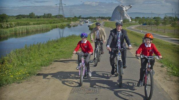 Kelpies cycle path 2