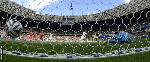 Sofia Feghouli sent keeper Thibaut Courtois the wrong way