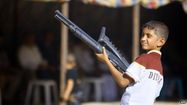 Iraqi boy holds gun (17 June 2014)