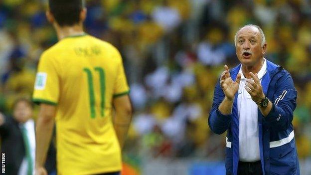 Brazil's coach Luiz Felipe Scolari talks to Oscar