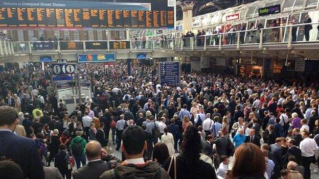 Crowds at Liverpool Street Station