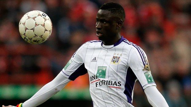 Cheikhou Kouyate signs for West Ham