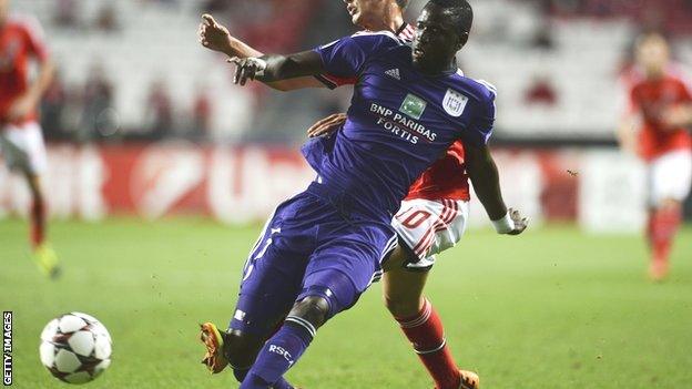 Cheikhou Kouyate signs for West Ham