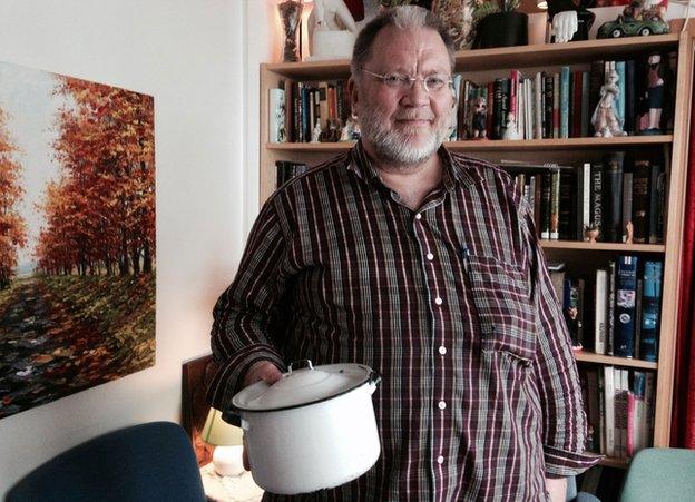 Magnus with his old cooking pot