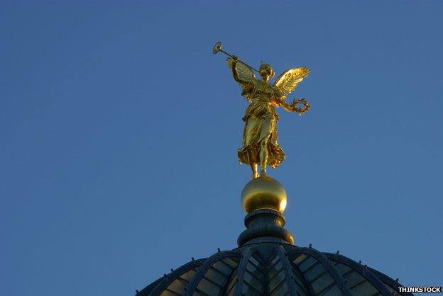 Pheme (Fama) at the top of the cupola of Dresden's Akademie