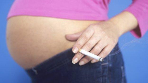 Pregnant woman with cigarette