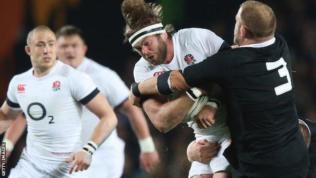 England lock Geoff Parling (centre)