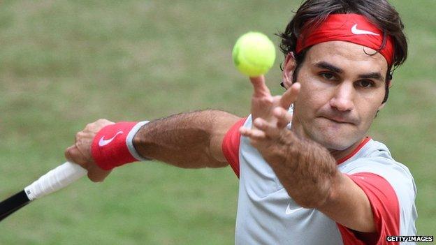 Roger Federer serving