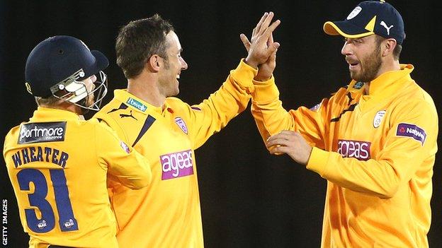 Will Smith celebrates with his Hampshire team-mates