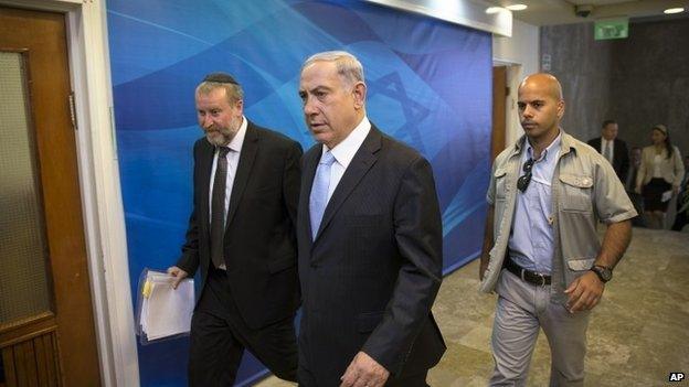 Israeli PM Benjamin Netanyahu (centre) arriving for the weekly cabinet meeting in Jerusalem, 22 June 2014