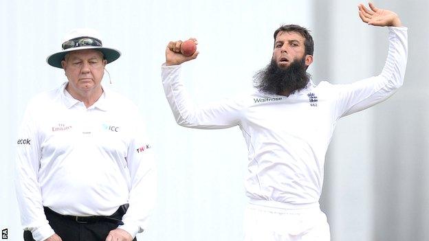 Moeen Ali bowls in Sri Lanka's second innings at Headingley