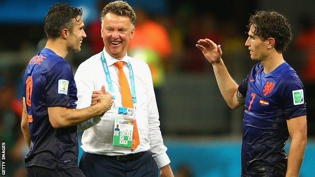 Dutch manager Louis van Gaal with Robin van Persie (left) and Daryl Janmaat