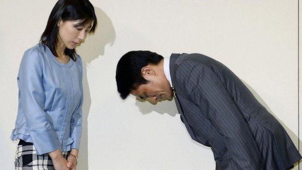 Tokyo city assembly lawmaker Akihiro Suzuki (right) bows to apologise to lawmaker Ayaka Shiomura at Tokyo Metropolitan City Hall in this photo taken by Kyodo on 23 June 2014.