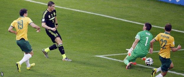 Fernando Torres scores for Spain v Australia