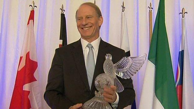 Richard Haass with his award