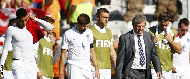 England players and coach Roy Hodgson