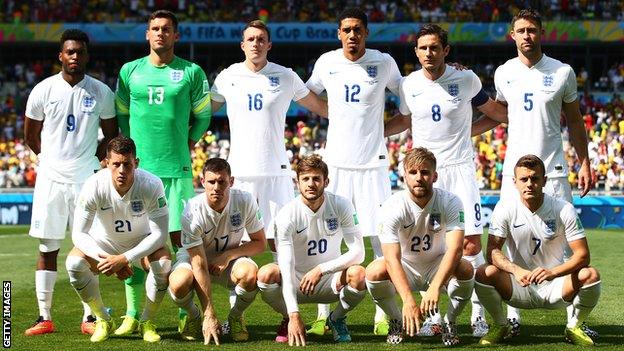 England line up before the Costa Rica game