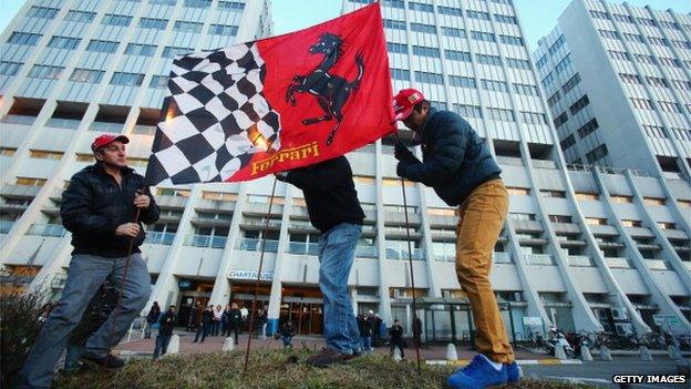 Fans outside Grenoble hospital (Dec 2013)