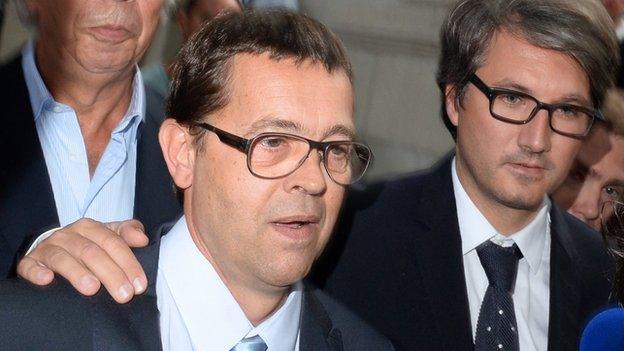 French former doctor at the Bayonne hospital Nicolas Bonnemaison (C), leaves the courthouse of Pau, south-western France on 25 June 2014