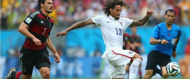 Jermaine Jones reaches for a long ball