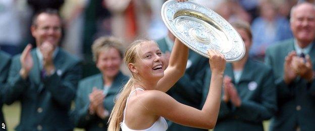 Maria Sharapova lifts the trophy in 2004