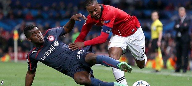 Joel Campbell tackles Danny Welbeck, Olympiakos v Manchester United 19th March 2014