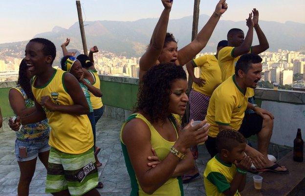 Tension of fans watching in Mangueira favela - 28 June
