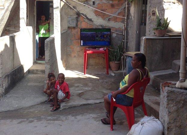 Family Mangueira favela - 28 June