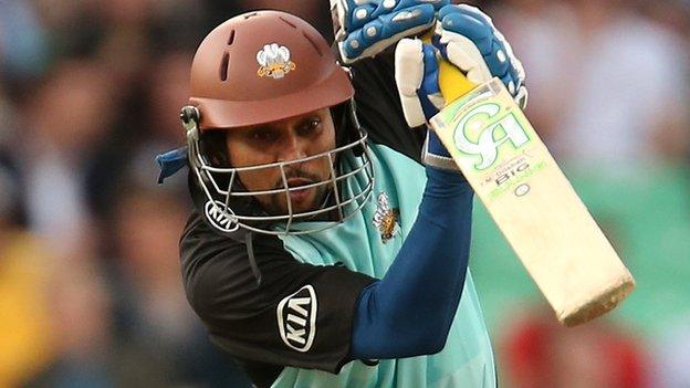 Sri Lanka batsman Tillakaratne Dilshan has signed for Surrey