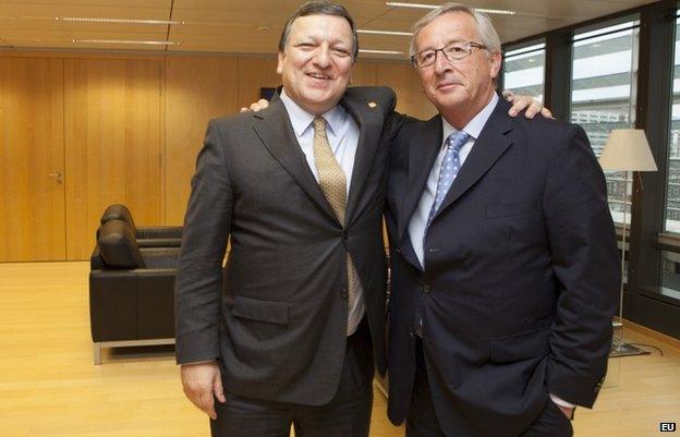 European Commission President Jose Manuel Barroso (L) with successor Jean-Claude Juncker