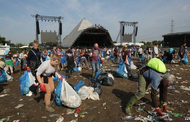 Litter-pickers at Glastonbury