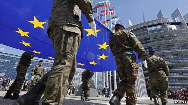 Soldiers of the Eurocorps hold the European flag during a ceremony in front of the European Parliament in Strasbourg, 30 June 2014