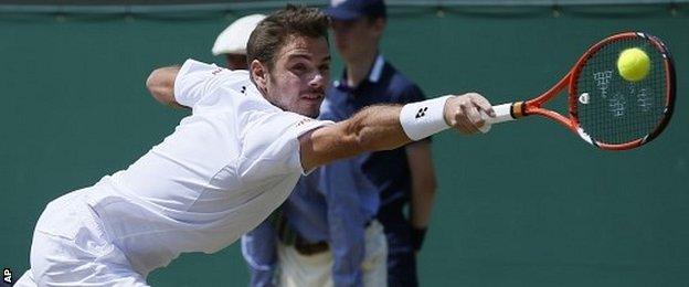 Stan Wawrinka stretches for a backhand against Feliciano Lopez