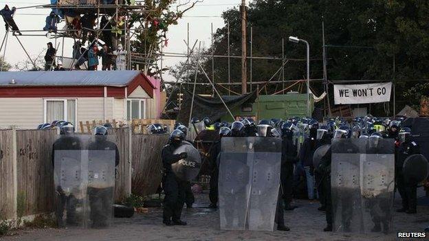 Police in riot gear at Dale Farm