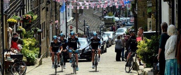 Chris Froome (second right) on a training ride in Haworth with Team Sky team-mates