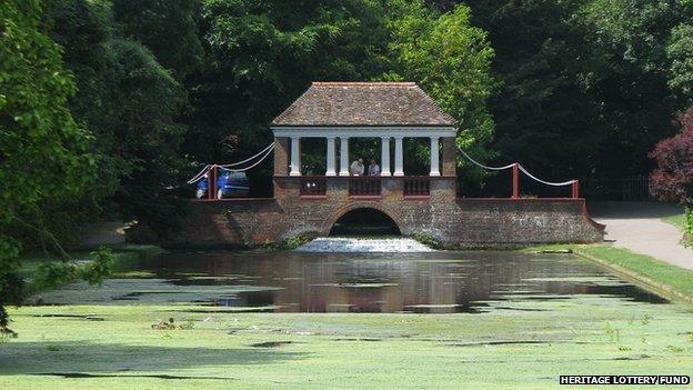 Canal pond in Russell Gardens