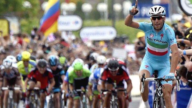 Vincenzo Nibali wins second stage