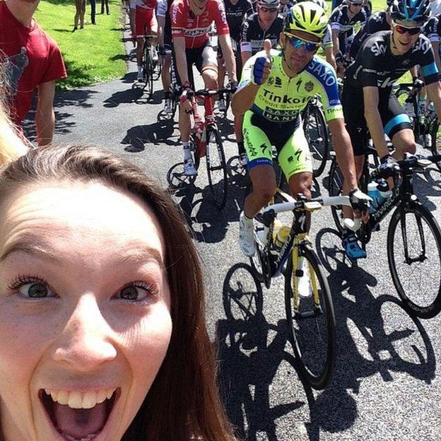 Katie Holroyde took this selfie with the two Tour de France favourites